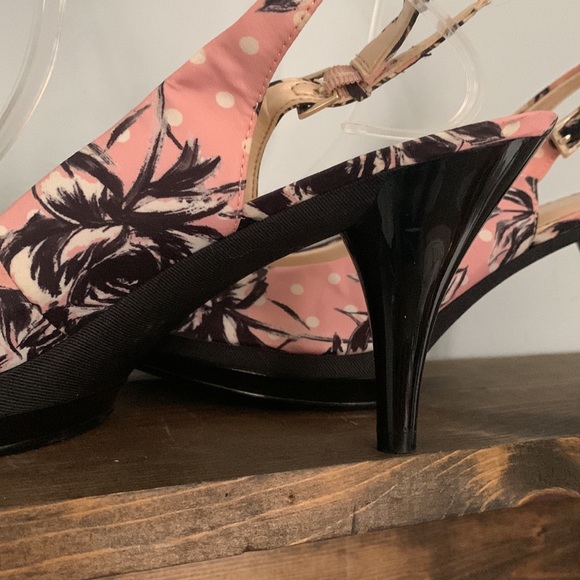 COPY - Nine West Punk Black Floral 3.25” Heels Size 10 - Picture 4 of 10